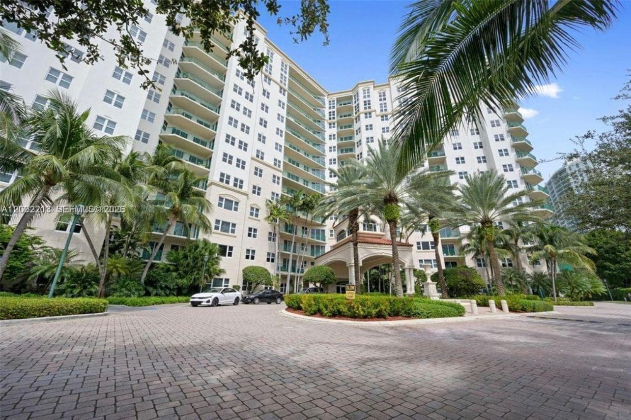 TURNBERRY VILLAGE · #906 in Aventura - Photo 3