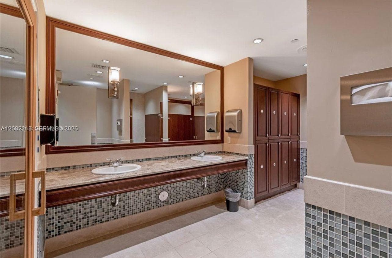 TURNBERRY VILLAGE · #906 in Aventura - Photo 10