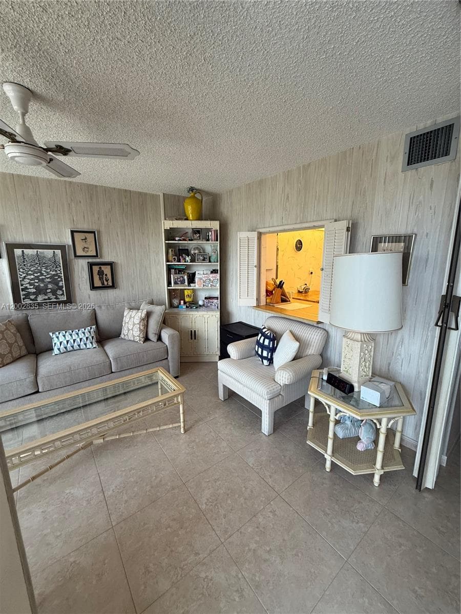Oceanview park condo · #407 in Hallandale Beach - Photo 4
