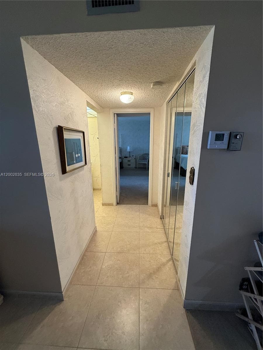 Oceanview park condo · #407 in Hallandale Beach - Photo 8