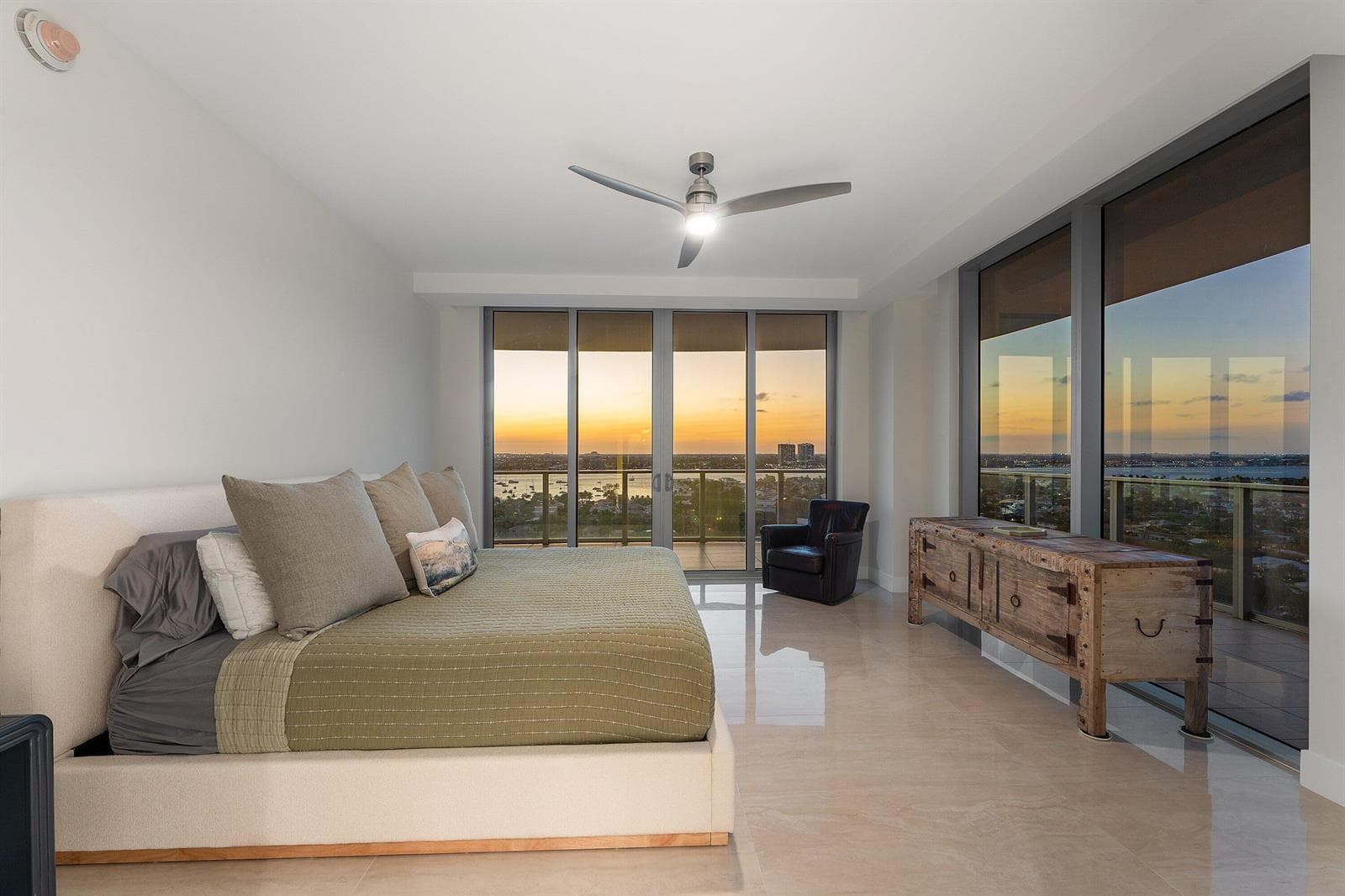 044-3100NorthOceanDrive-1702P-RivieraBea