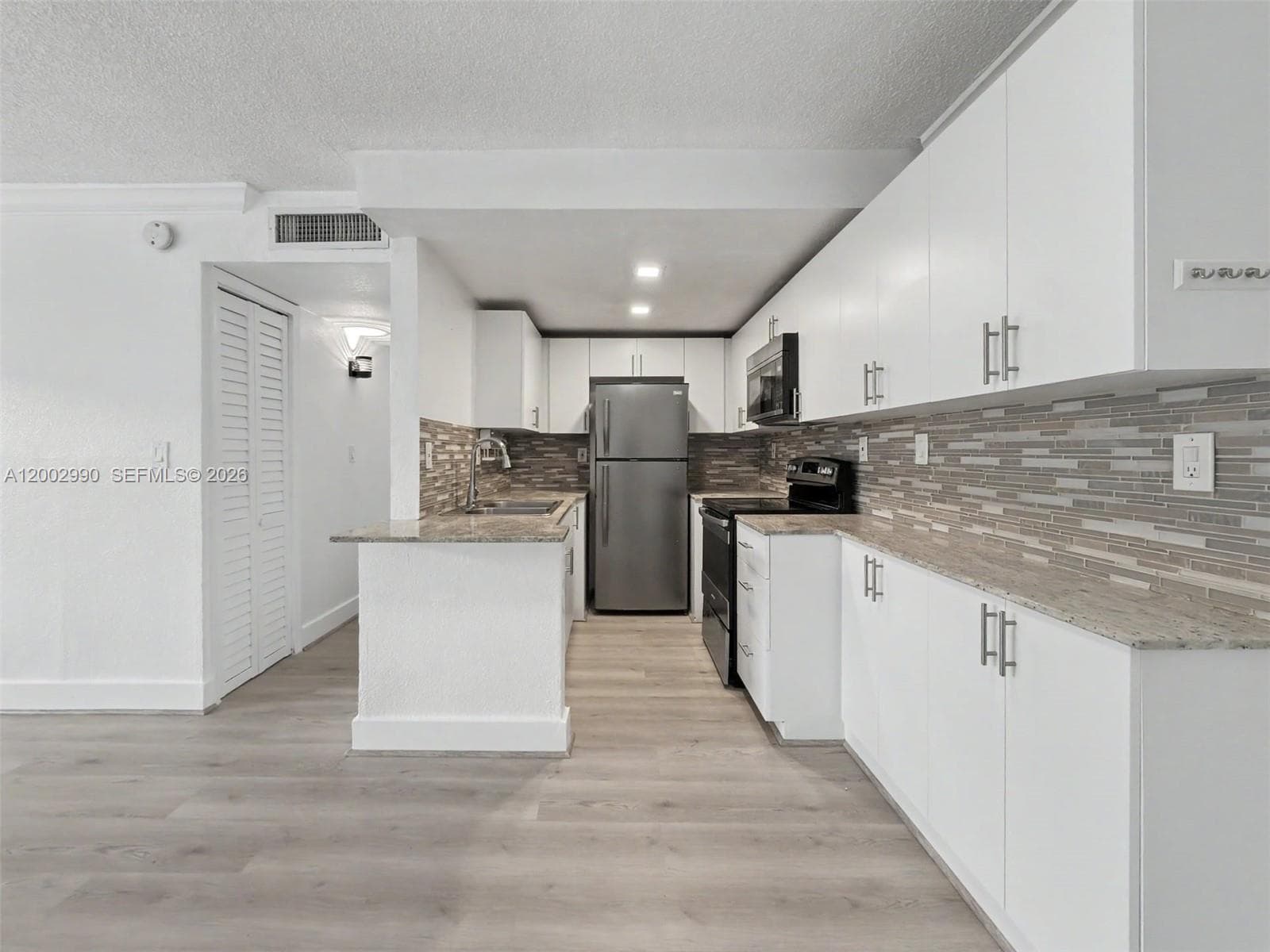LAS ESTRELLAS CONDO · #120 in Hialeah - Photo 2