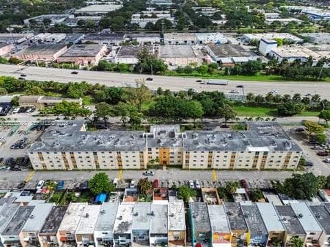 LAS ESTRELLAS CONDO · #120 in Hialeah - Photo 12