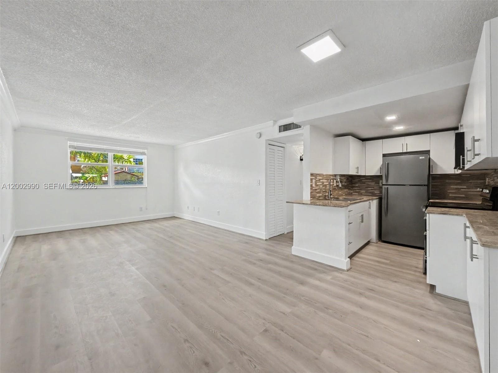 LAS ESTRELLAS CONDO · #120 in Hialeah - Photo 9