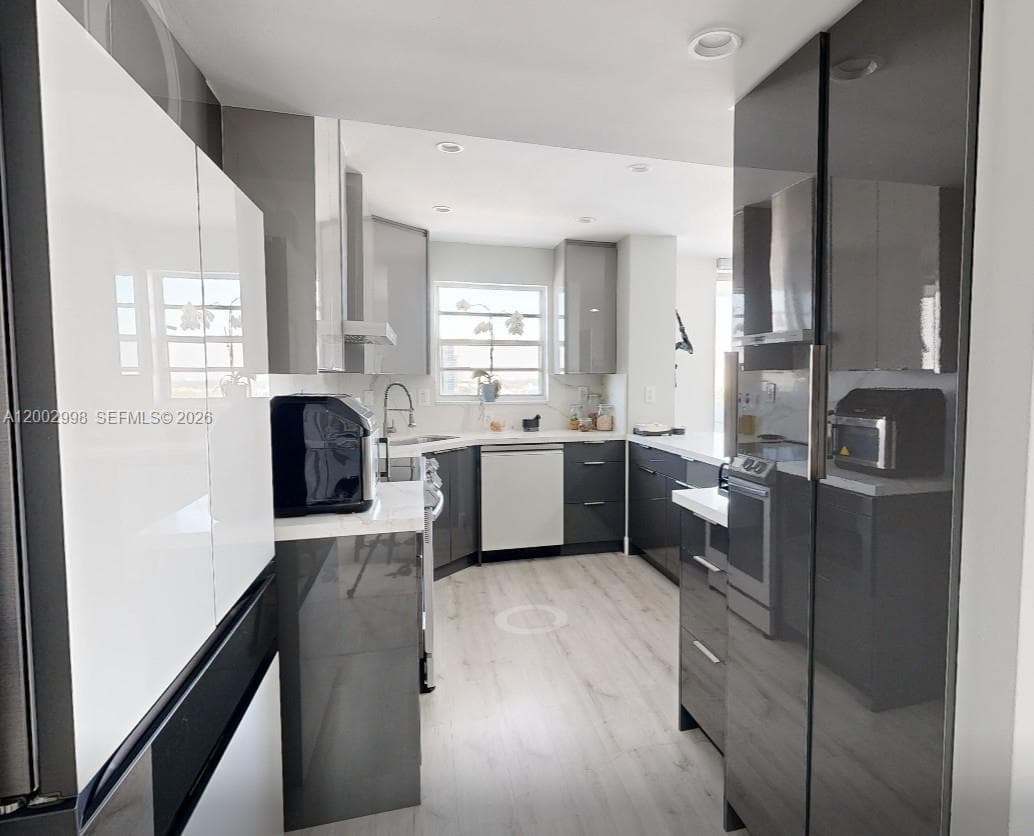 GOLDEN SURF TOWERS CONDO · #1609 in Hallandale Beach - Photo 6