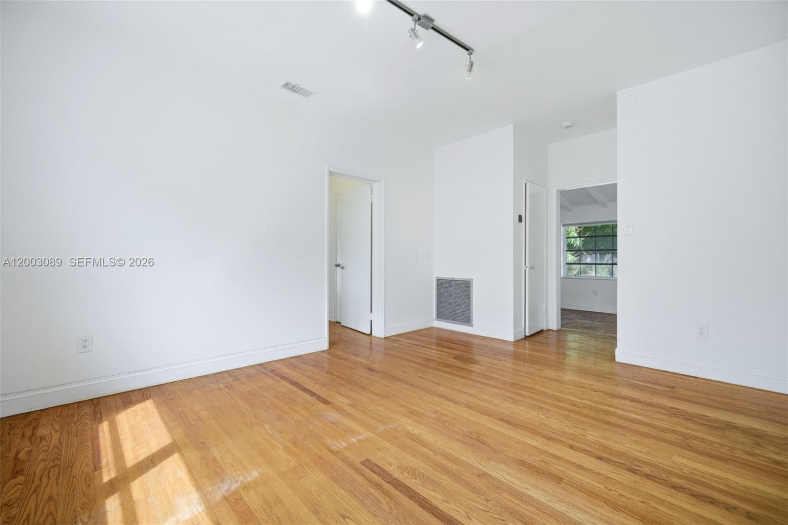 2300 S Miami Ave photo 33