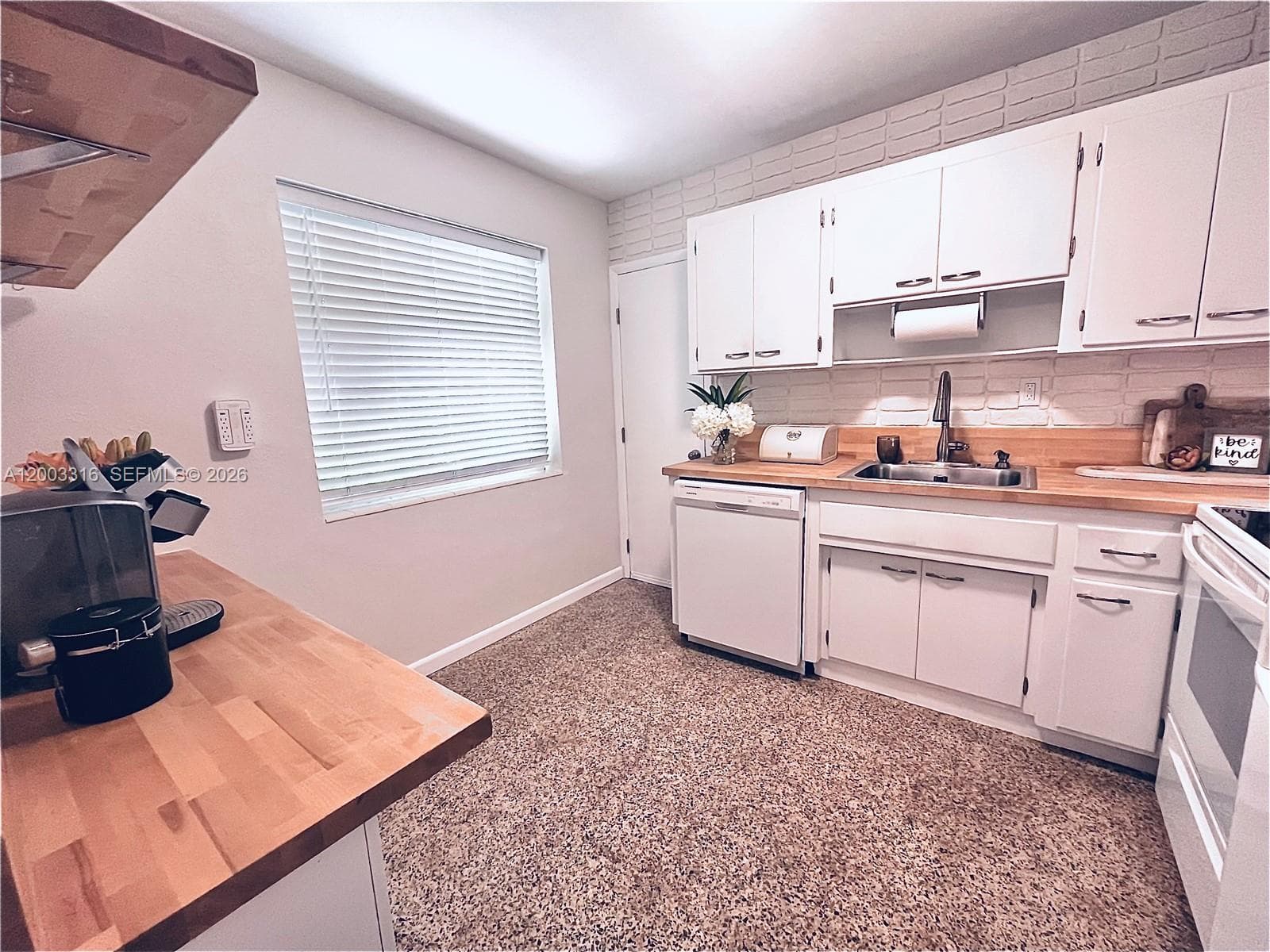 9840 SW 165th Ter photo 3