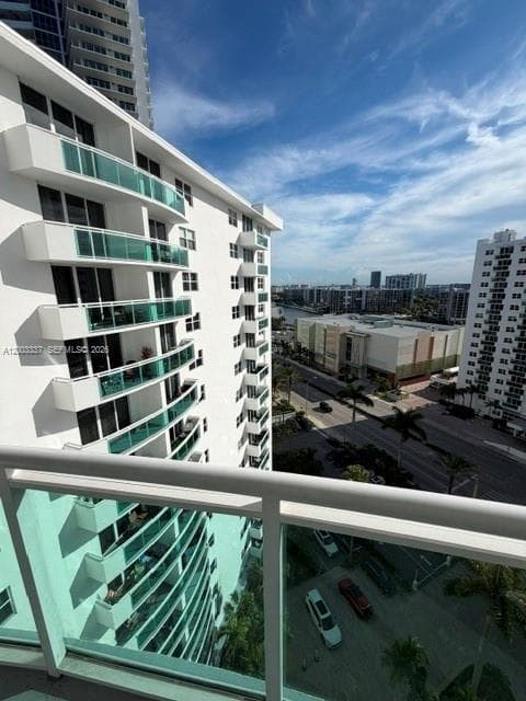 RESIDENCES ON HOLLYWOOD B · #1437 in Hollywood - Photo 17