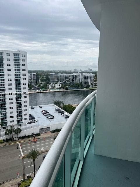RESIDENCES ON HOLLYWOOD B · #1437 in Hollywood - Photo 18