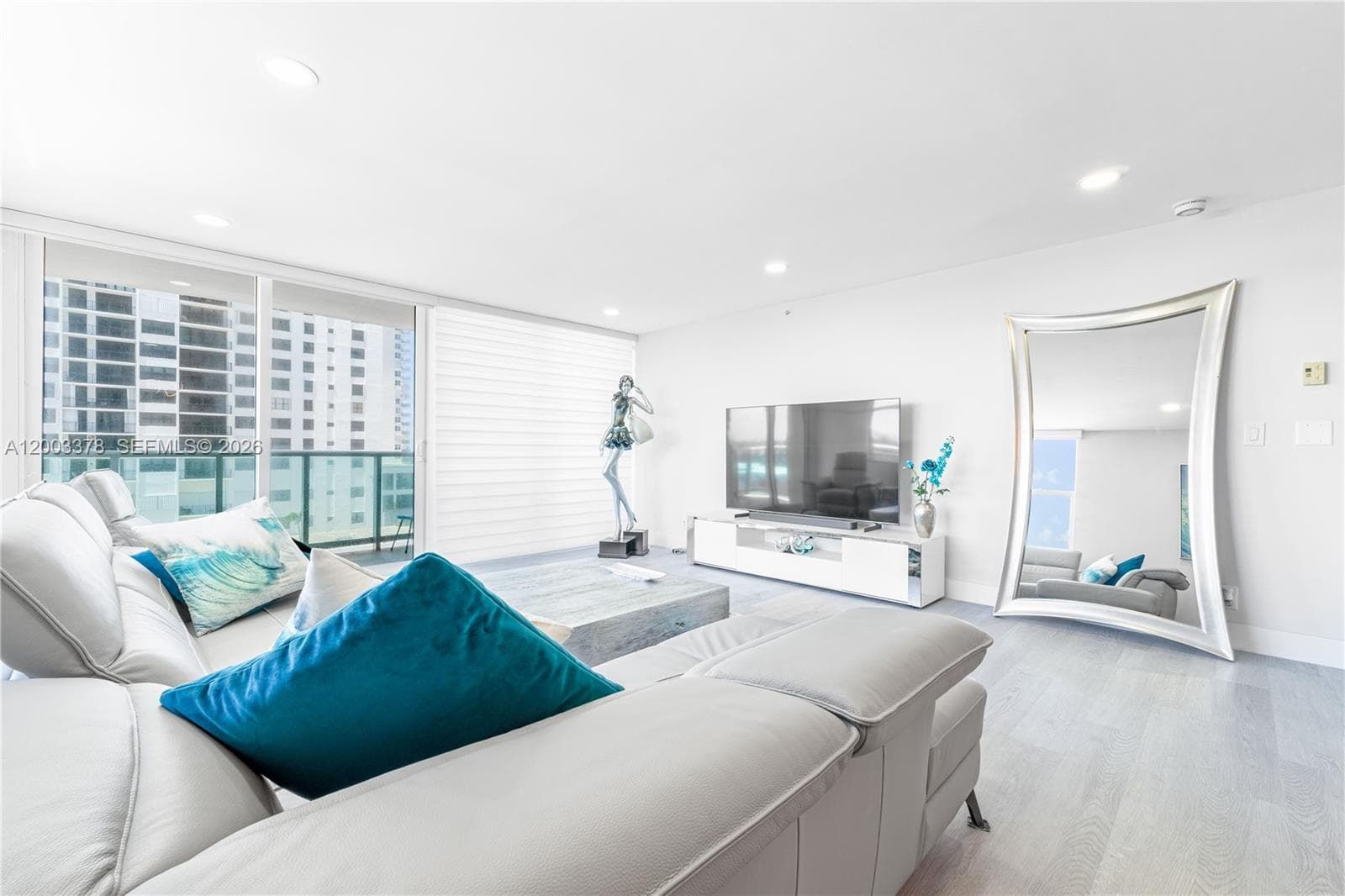 The wave condominium · #536 in Hollywood - Photo 4