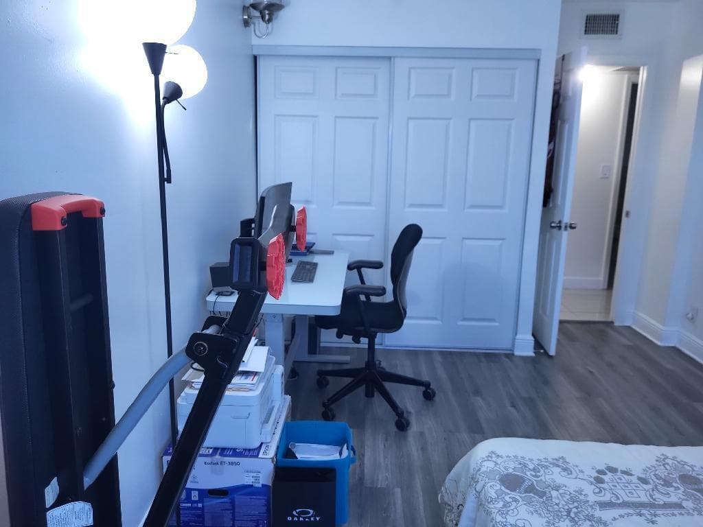 Guest bedroom Closet