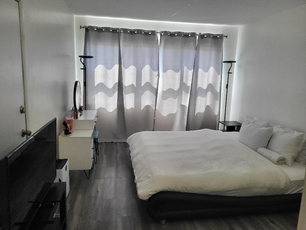 Large Bedroom