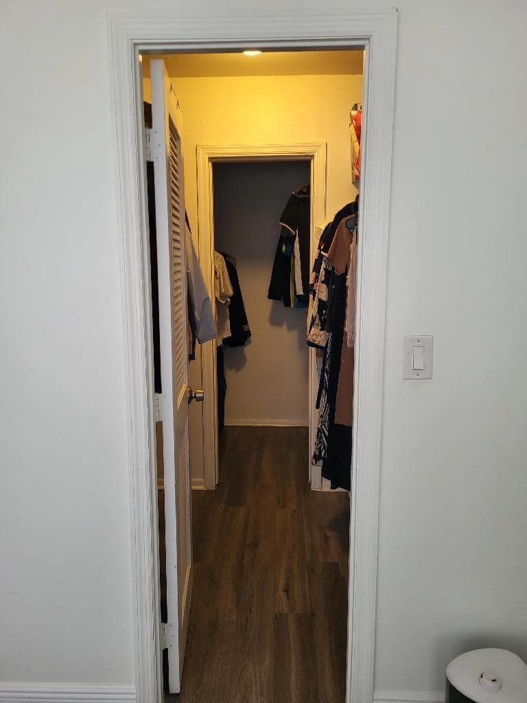 Walk-in Closet