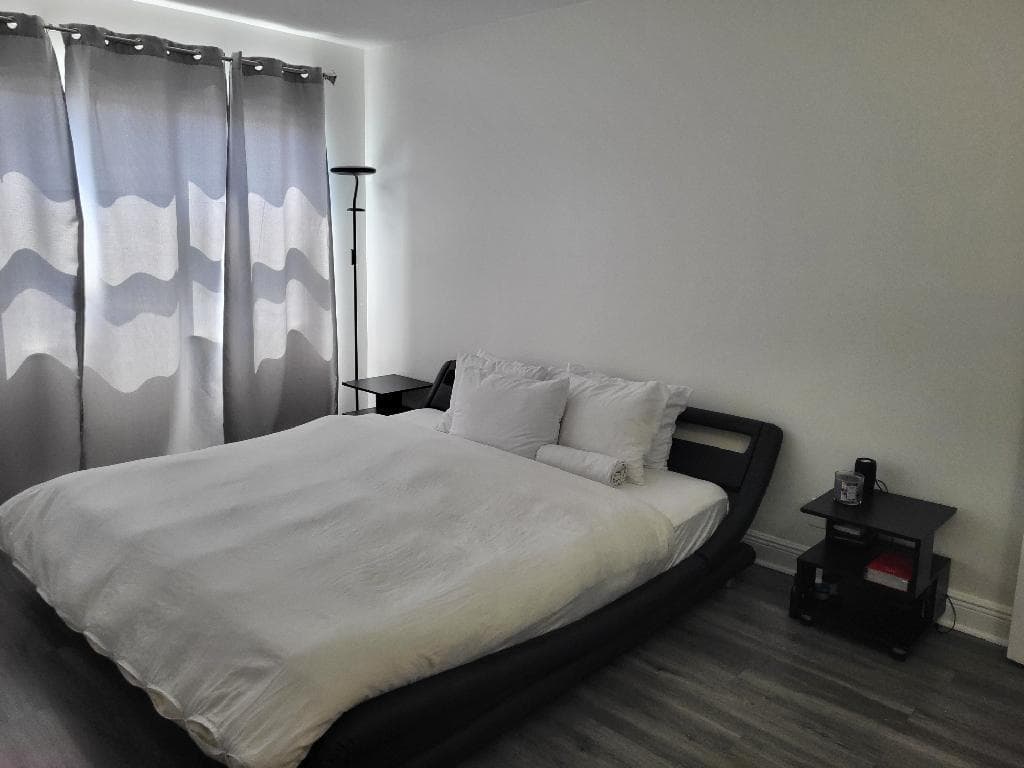 Primary can Fit King Size Bed