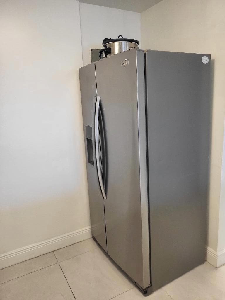 Frigidaire Frig. with Ice Maker