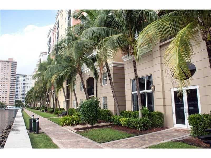Porto Bellagio · #1913 in Sunny Isles Beach - Photo 8
