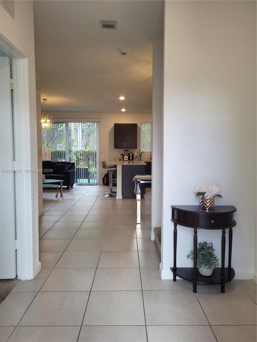 1015 SE 24th Ter photo 2