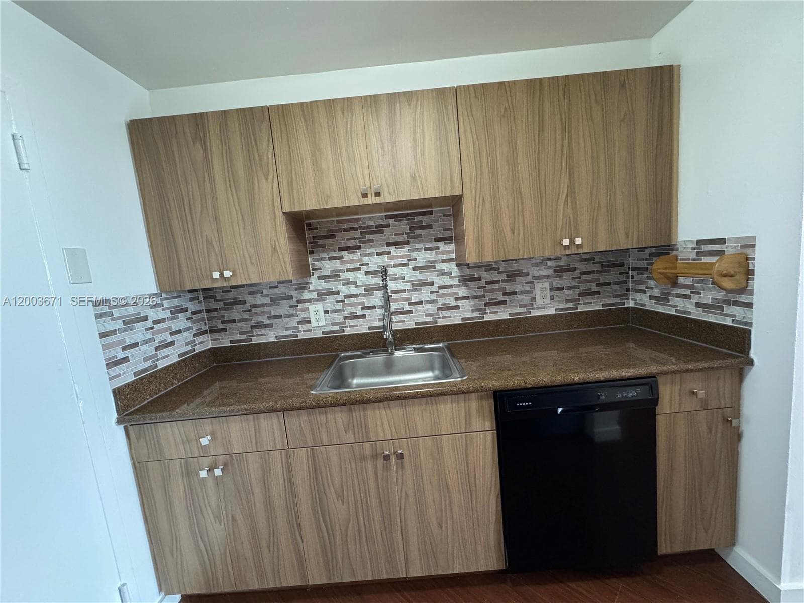 KEYSTONE TOWERS CONDO · #810 in North Miami - Photo 2