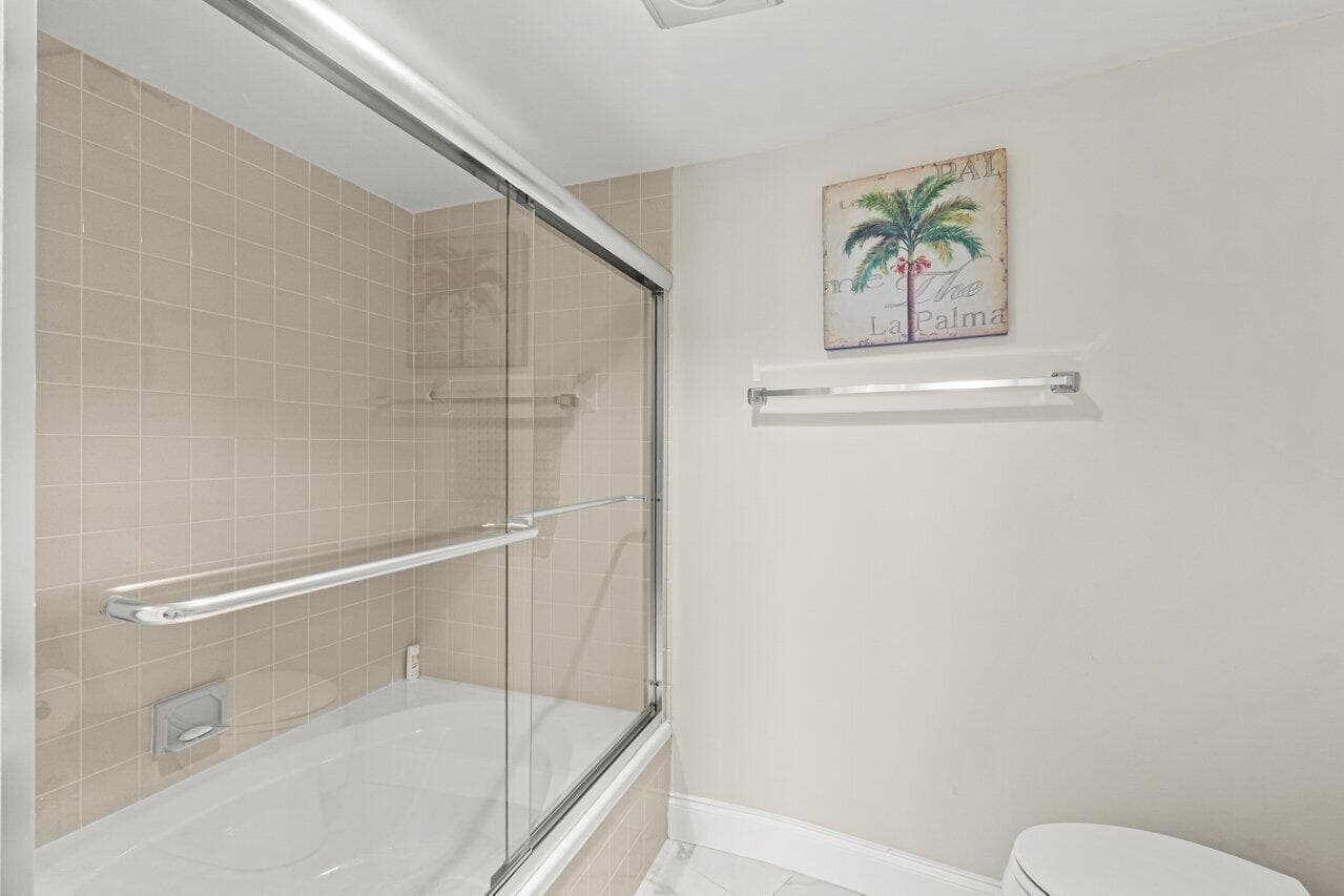 EN SUITE BATHROOM