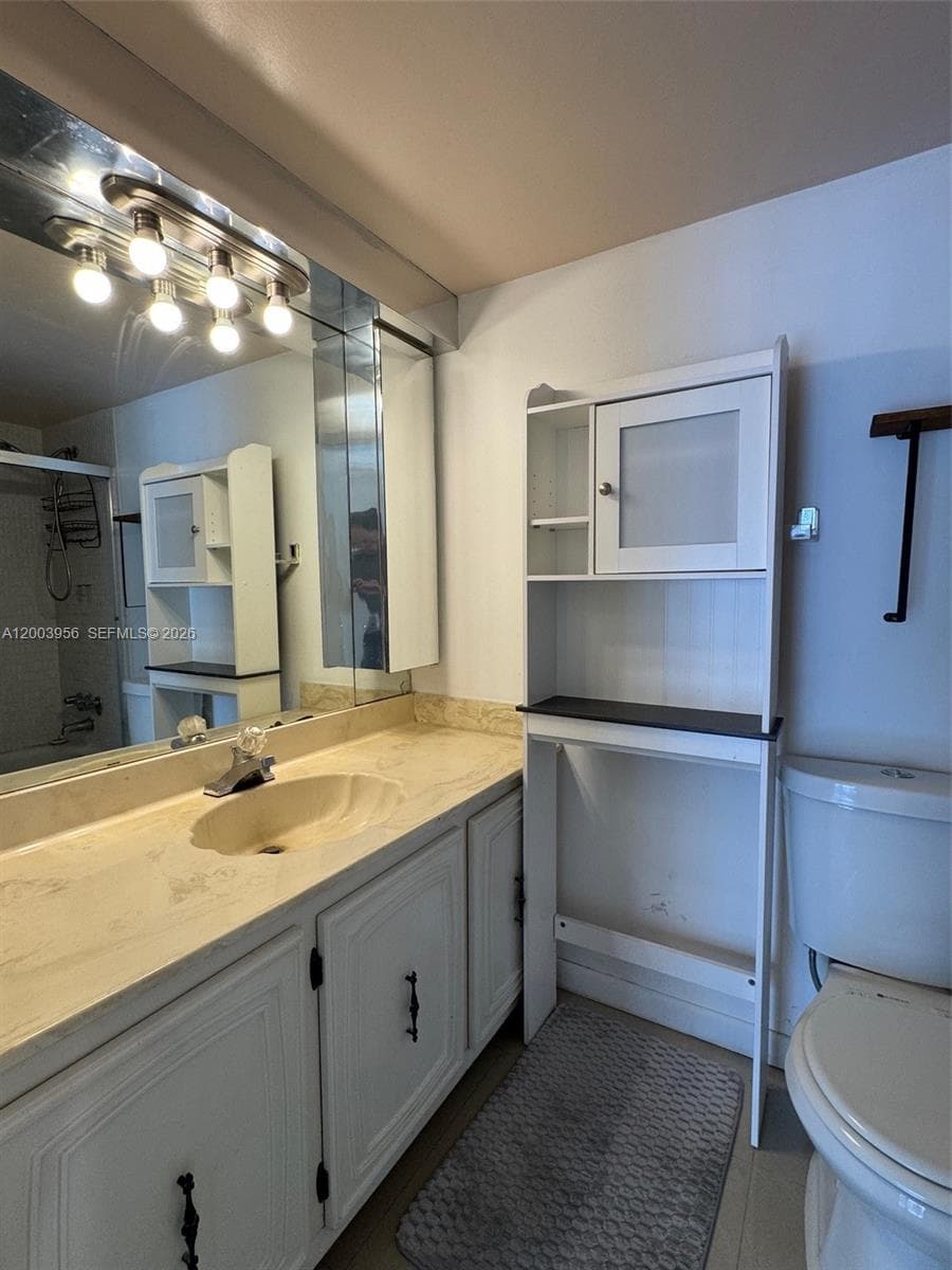 Desoto · #411 in Hallandale Beach - Photo 12