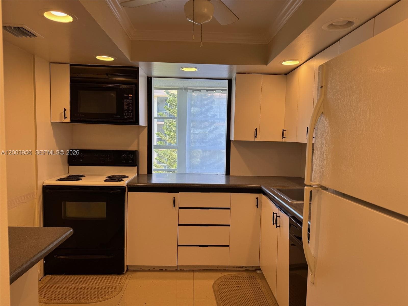 Desoto · #411 in Hallandale Beach - Photo 7