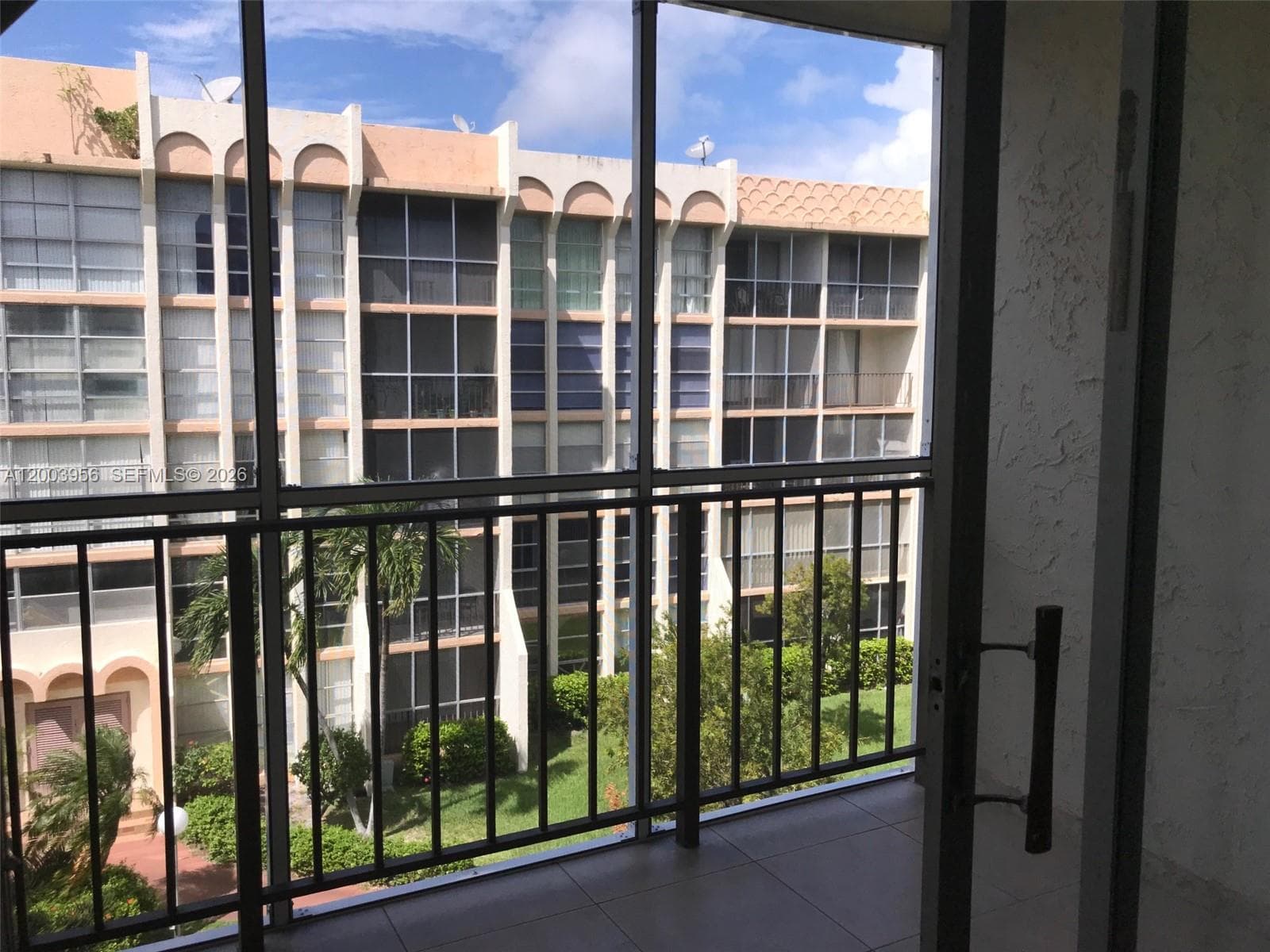 Desoto · #411 in Hallandale Beach - Photo 10