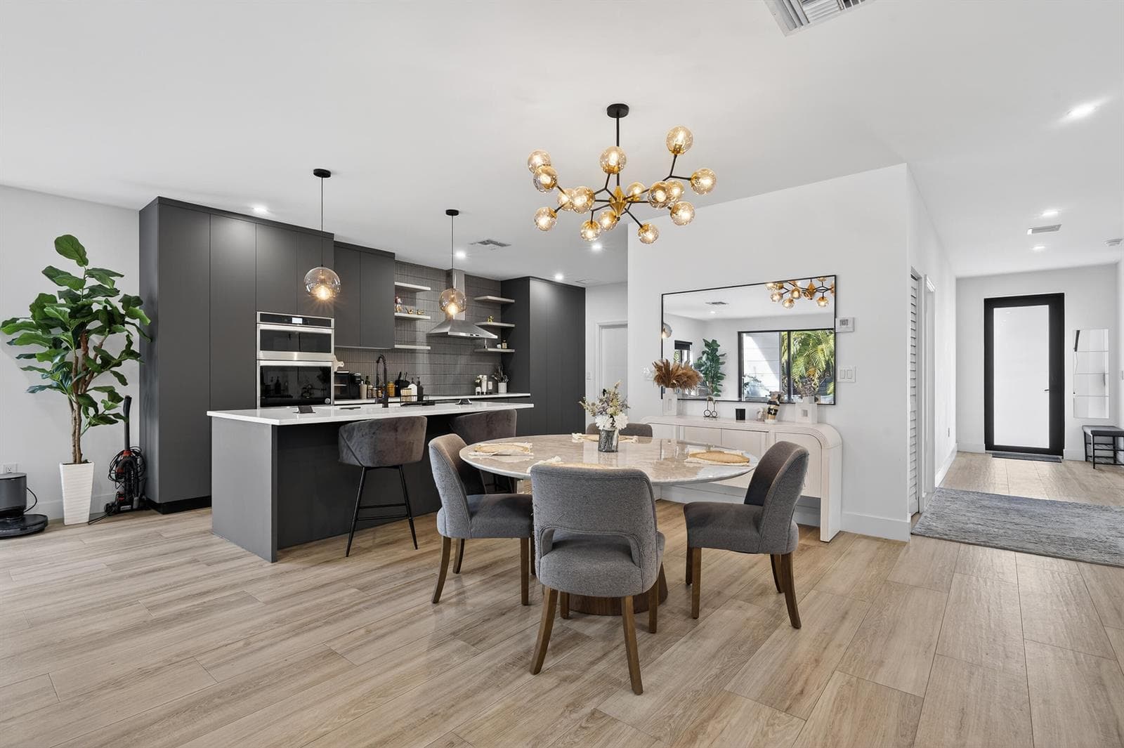 913-NE-15th-St -Fort-Lauderdale-Dining-R