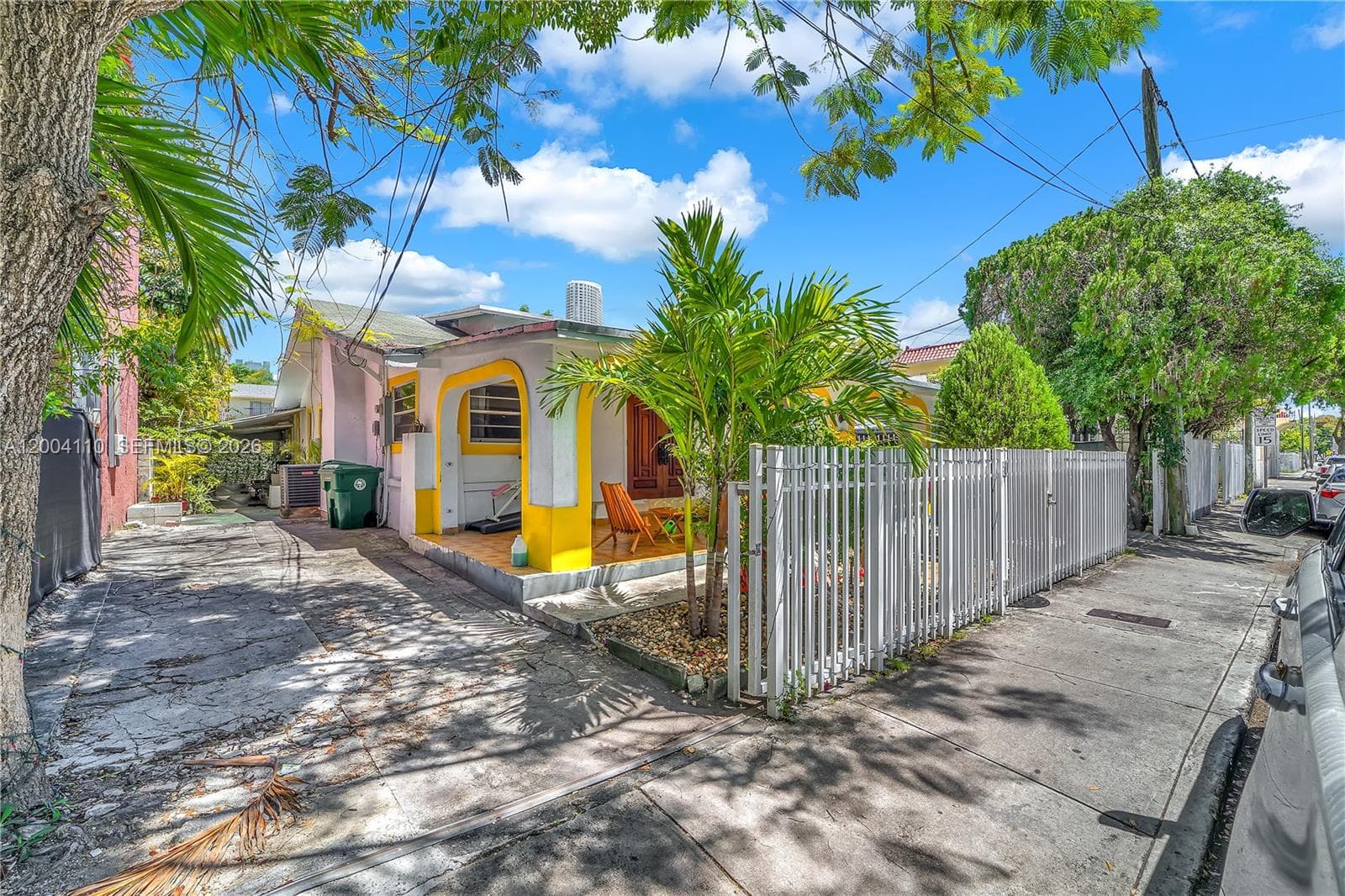 219 SW 6th Ave photo 1