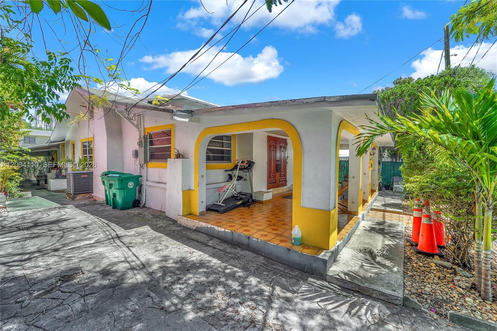 219 SW 6th Ave photo 4