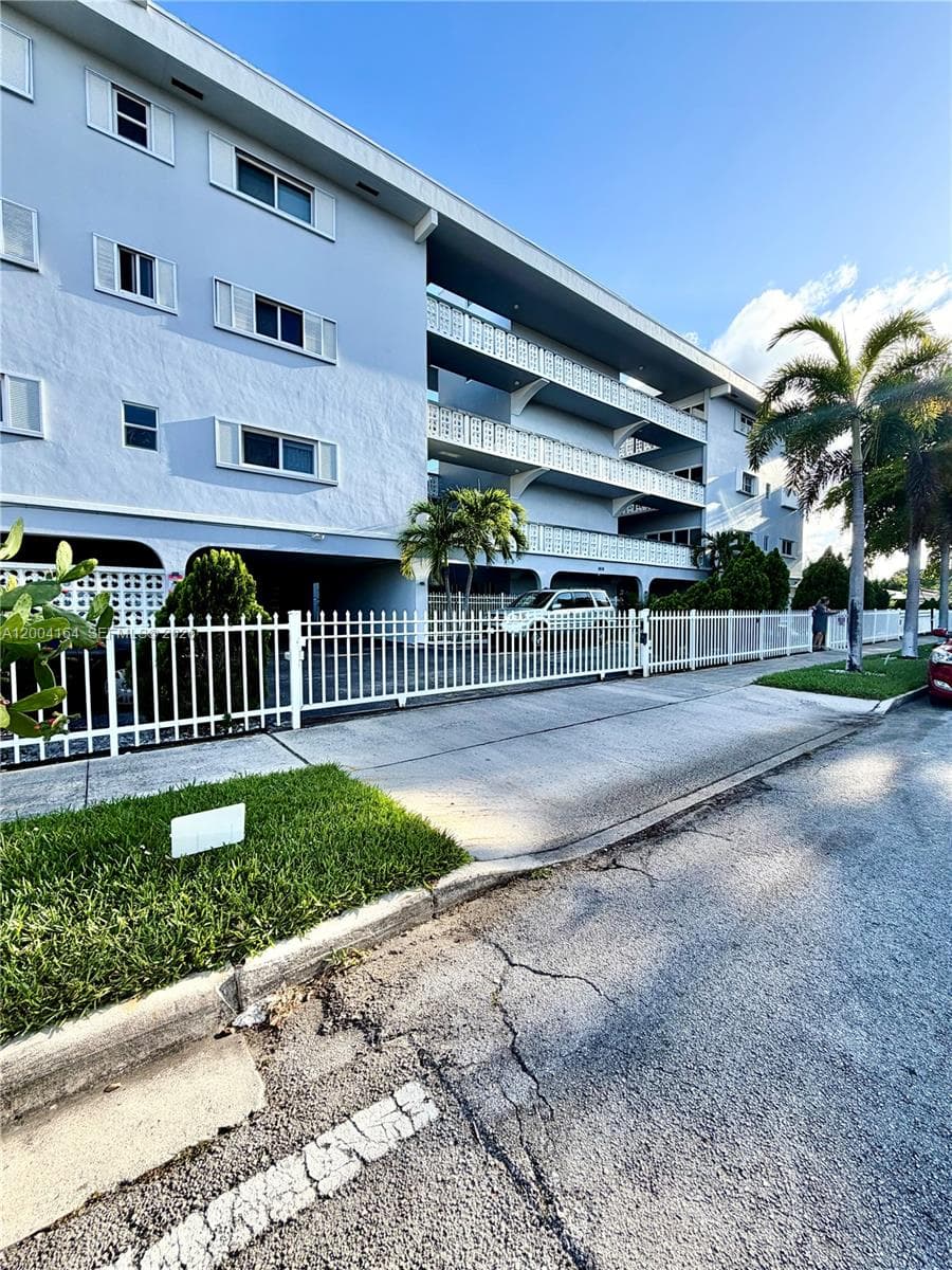 GARDENS TERRACE · #3A in Hollywood - Photo 2