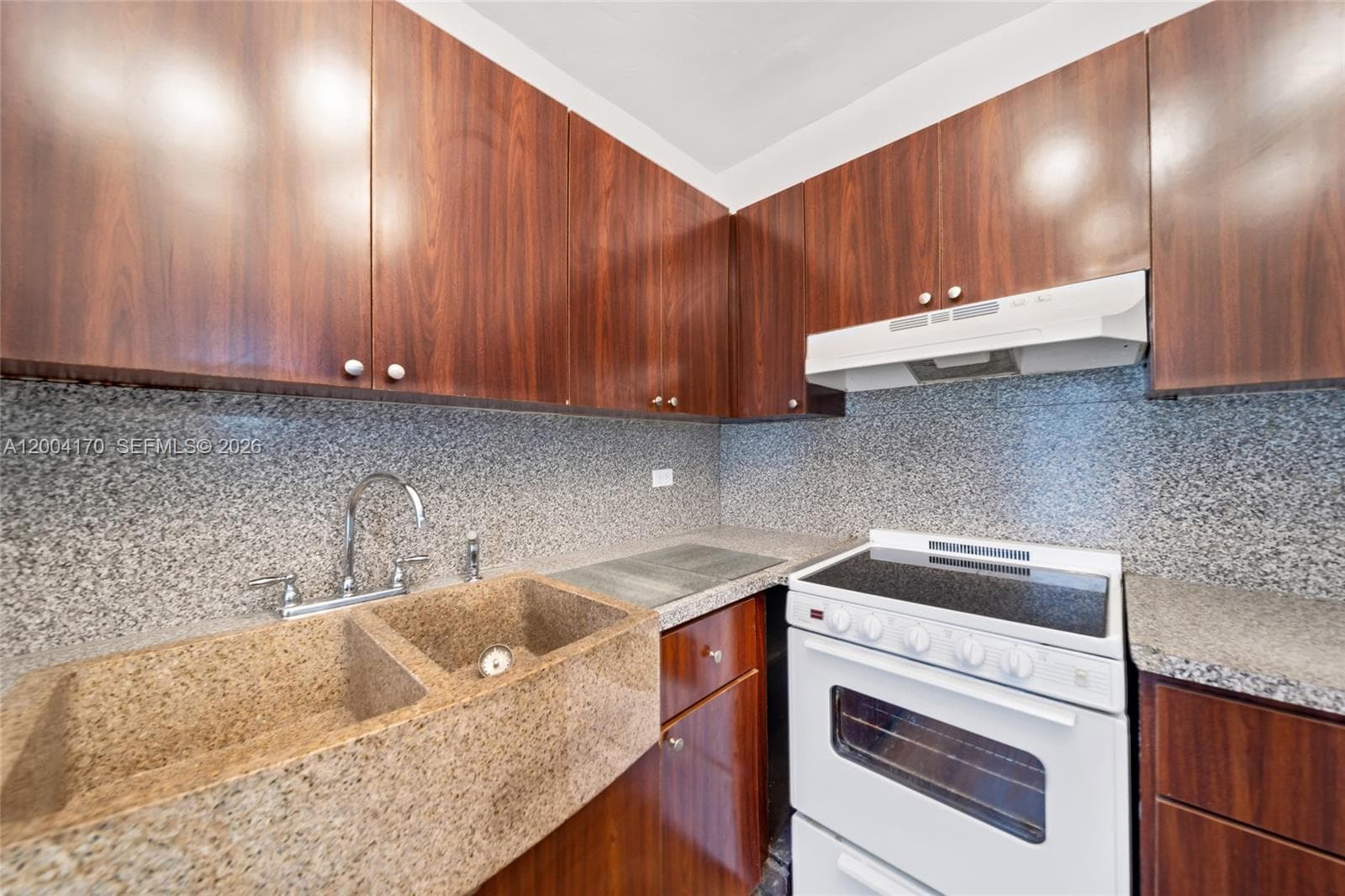 Tower East · #110 in Miami Beach - Photo 3