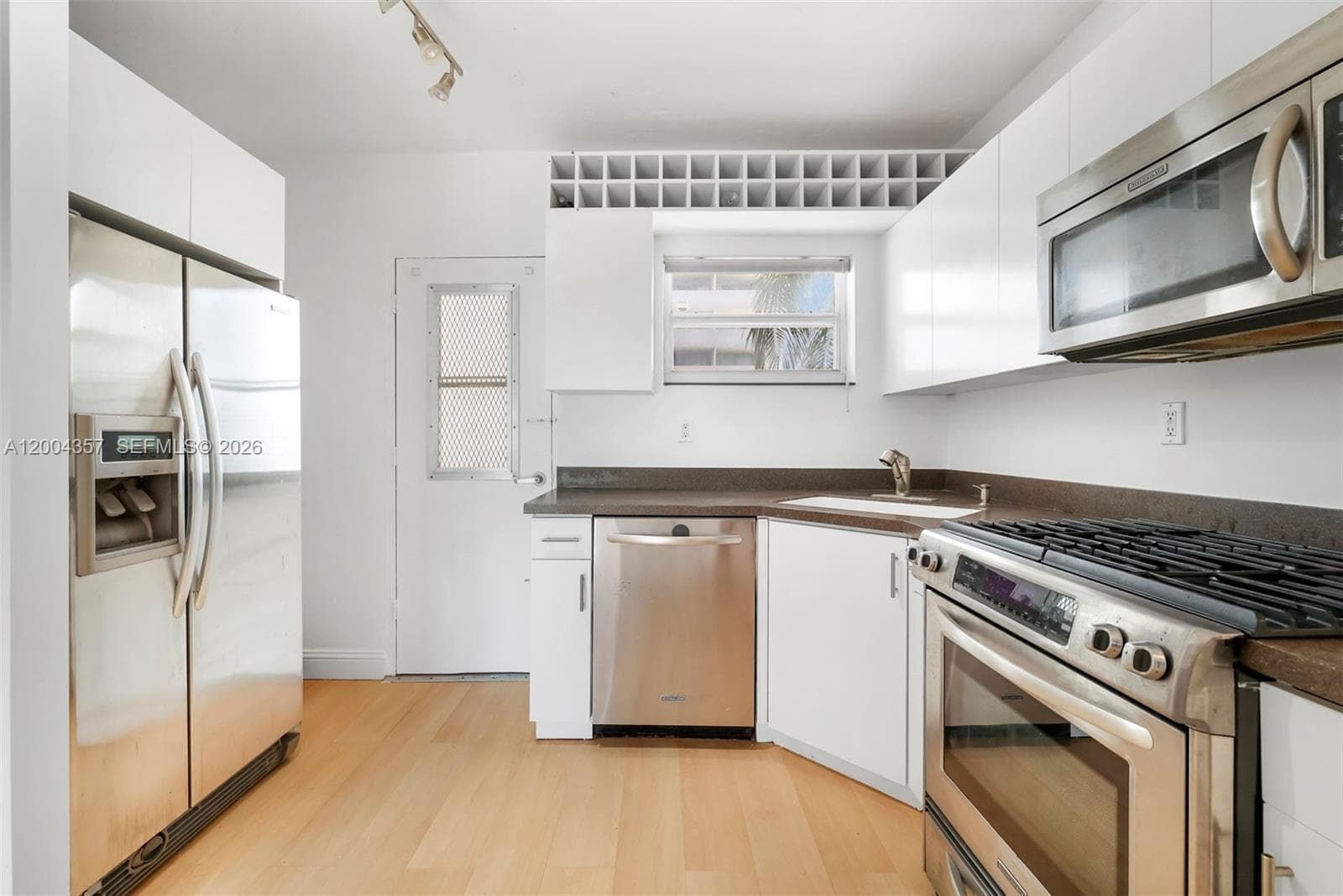 LINCOLN TOWERS CONDO · #B402 in Miami Beach - Photo 12