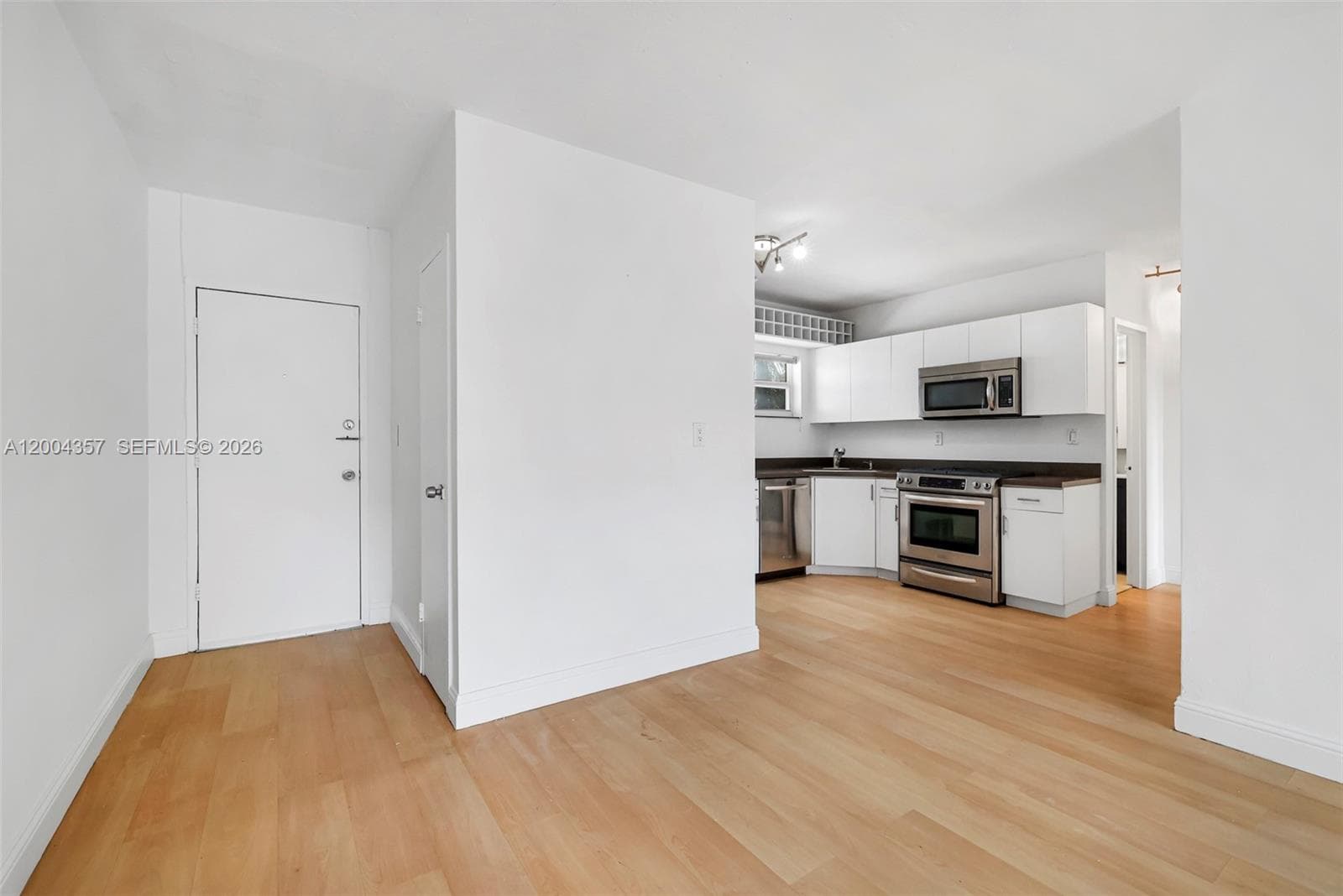 LINCOLN TOWERS CONDO · #B402 in Miami Beach - Photo 9