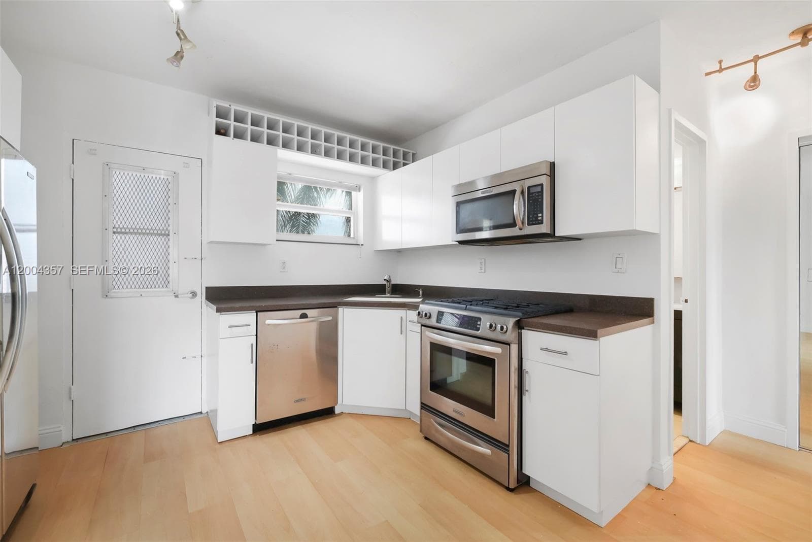 LINCOLN TOWERS CONDO · #B402 in Miami Beach - Photo 10