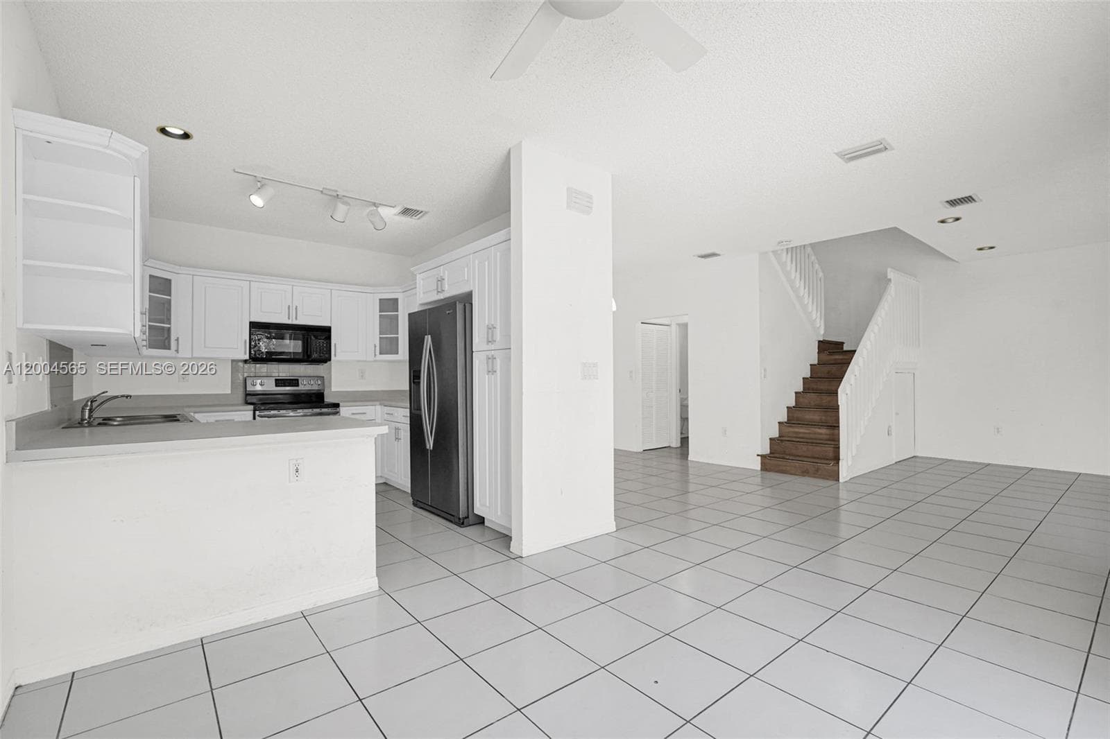 1675 Yellowheart Way photo 9
