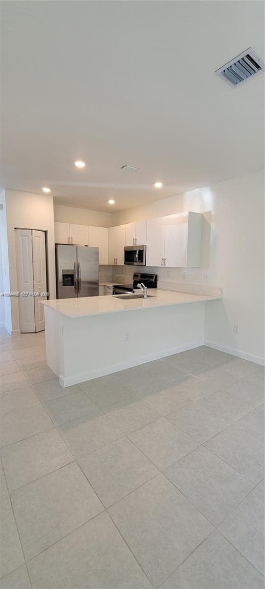 1010 SE 26th Ter photo 2