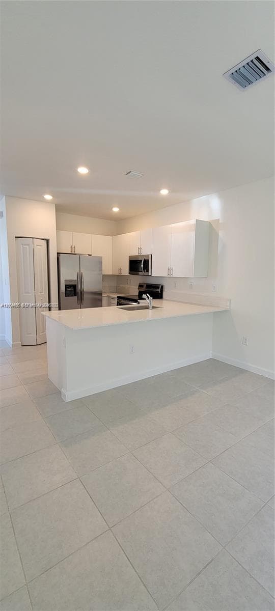 1010 SE 26th Ter photo 4
