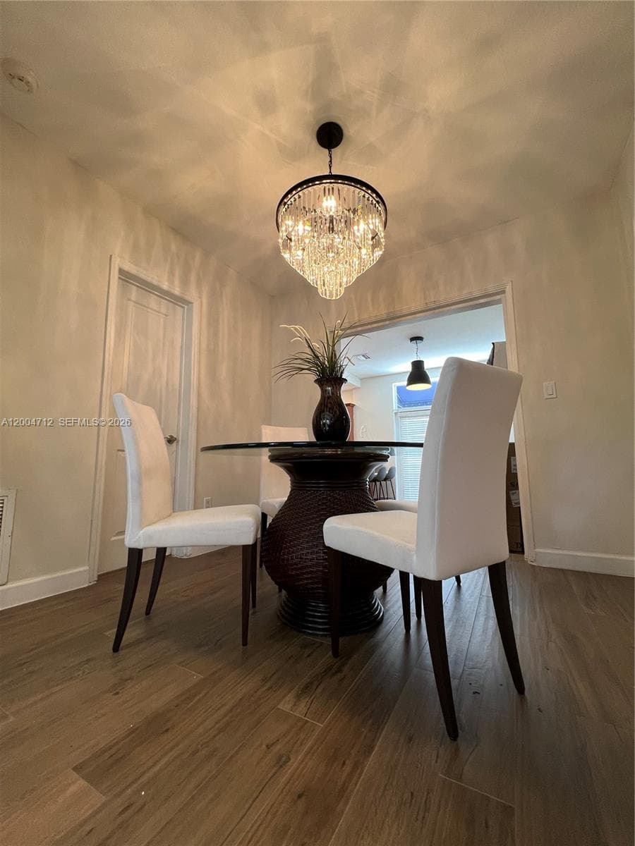 265 Palm Ave photo 13