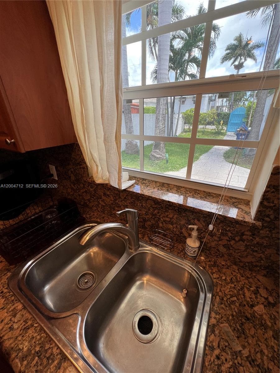 265 Palm Ave photo 37