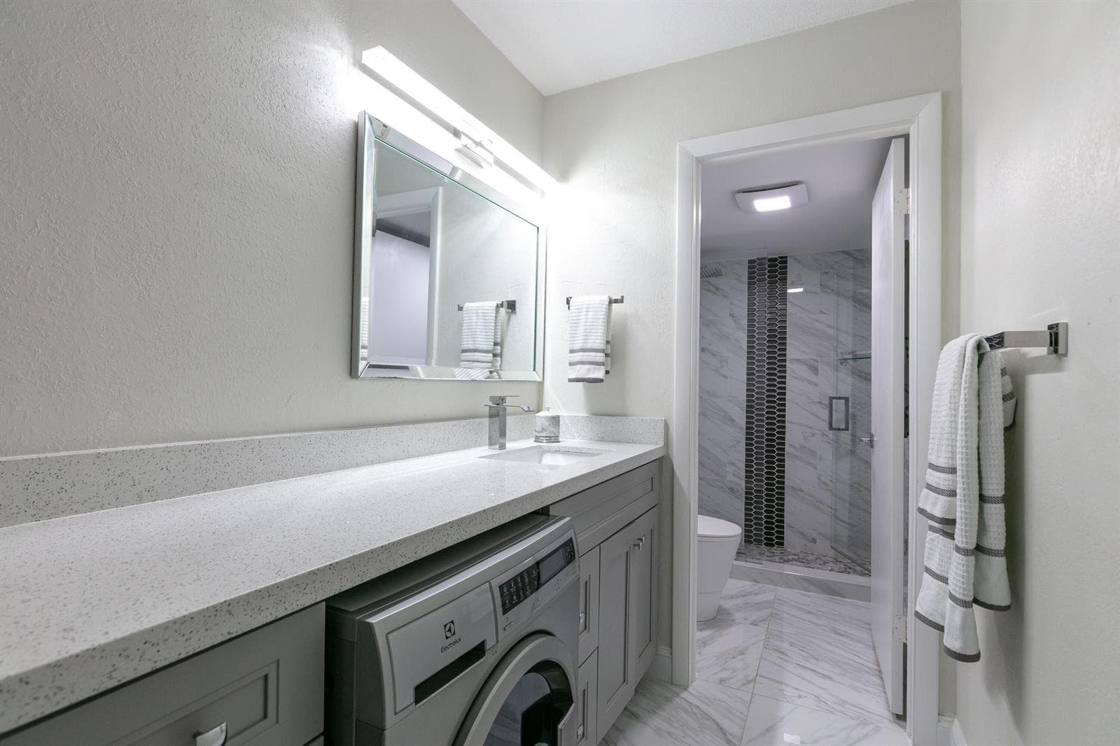 1147 masterbath 1