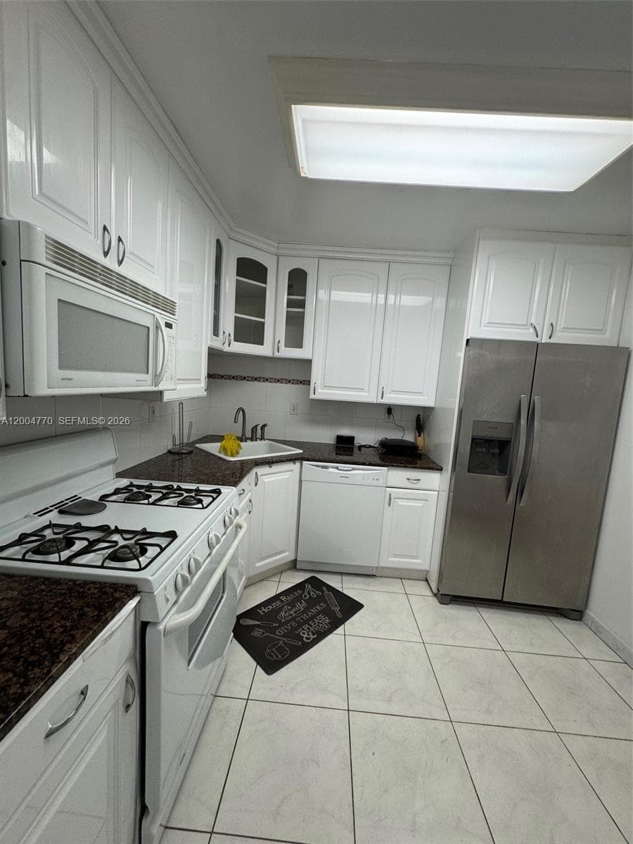 PARKER PLAZA CONDO · #403 in Hallandale Beach - Photo 10