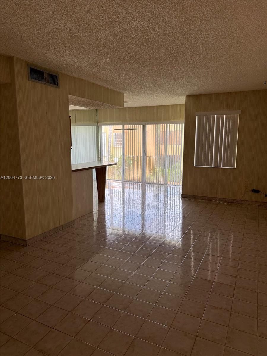 Living/dining area