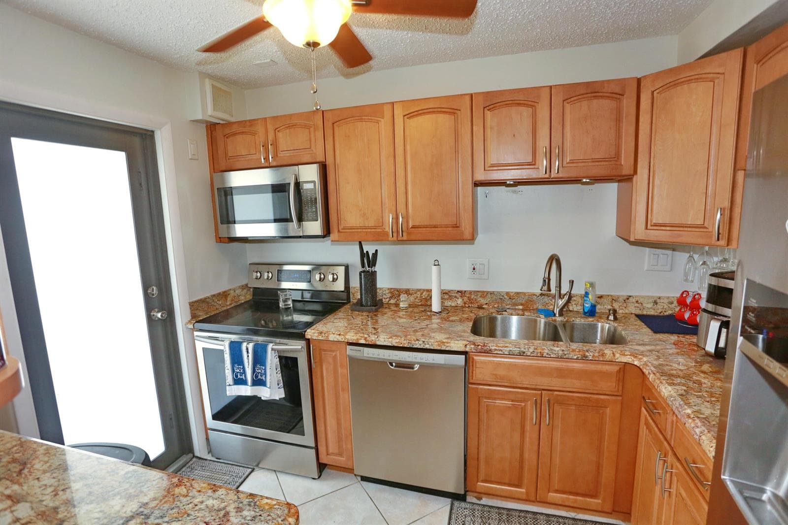 010-017-Kitchen-4200x2800