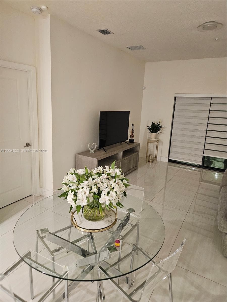 URBANA · #E-109 in Doral - Photo 2