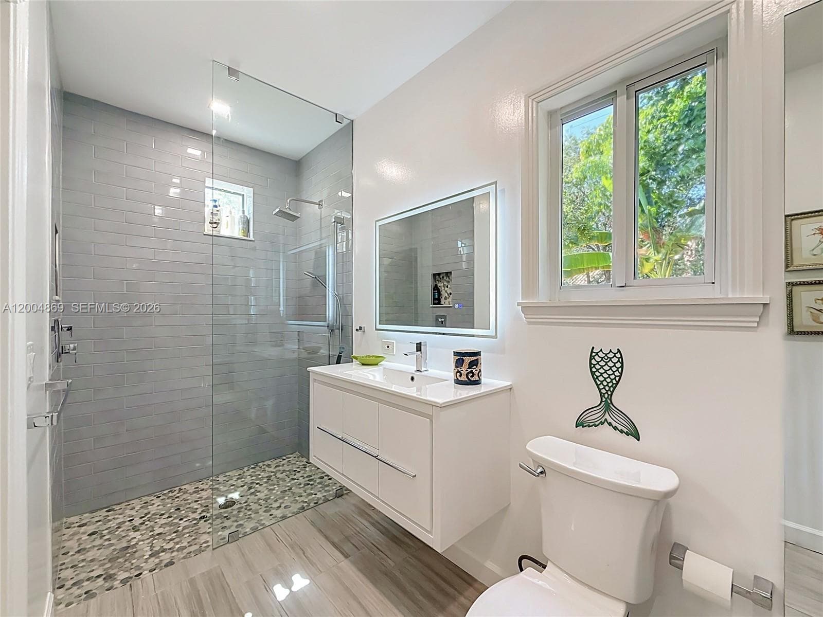 Large shower, frameless glass