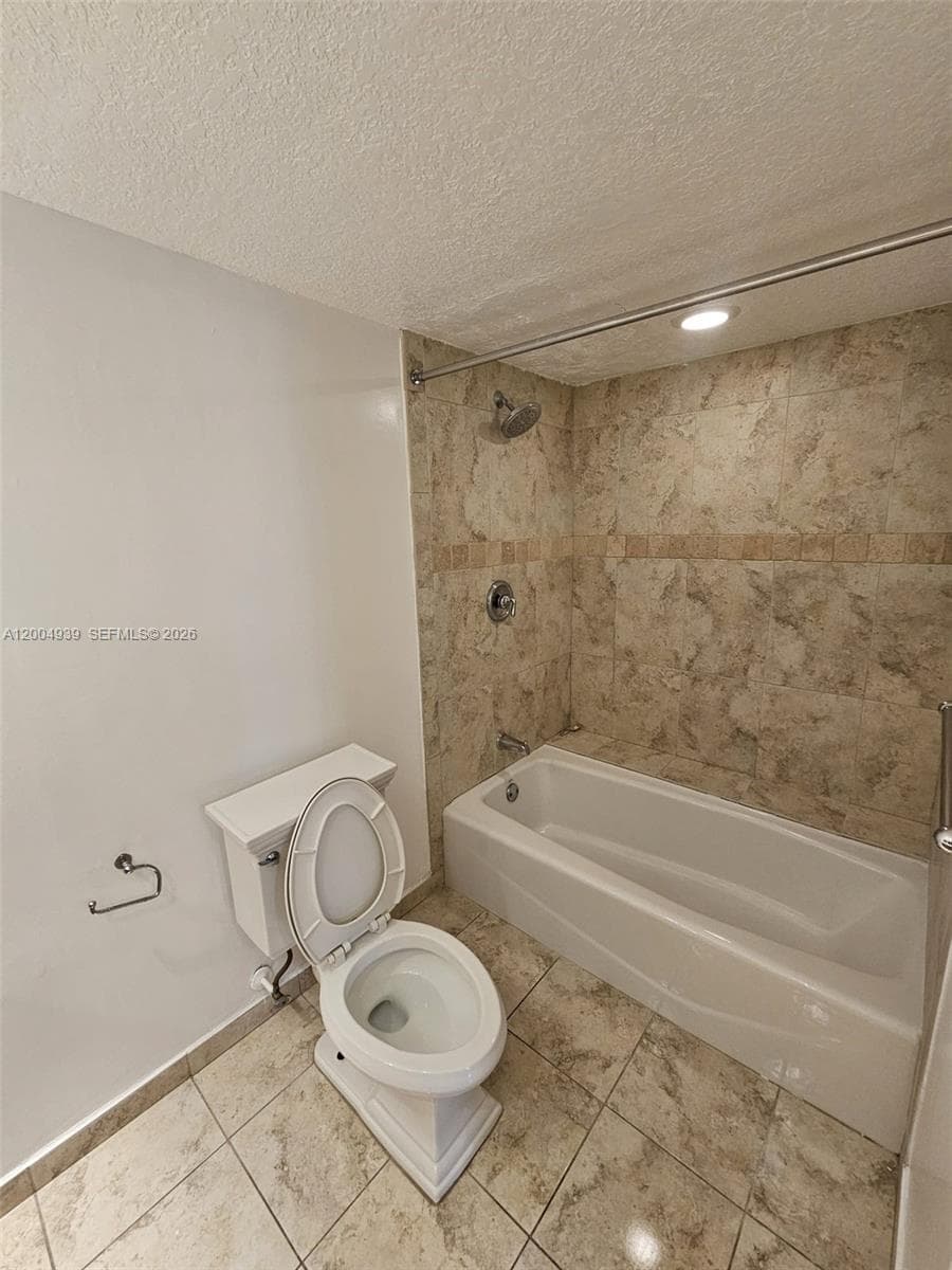 PRESIDENTIAL GOLFVIEW CON · #302 in West Palm Beach - Photo 9
