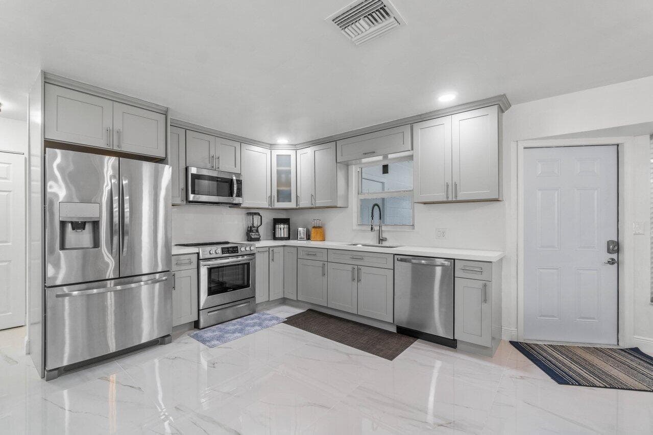 008-2233DockStreet-WestPalmBeach-FL-3340