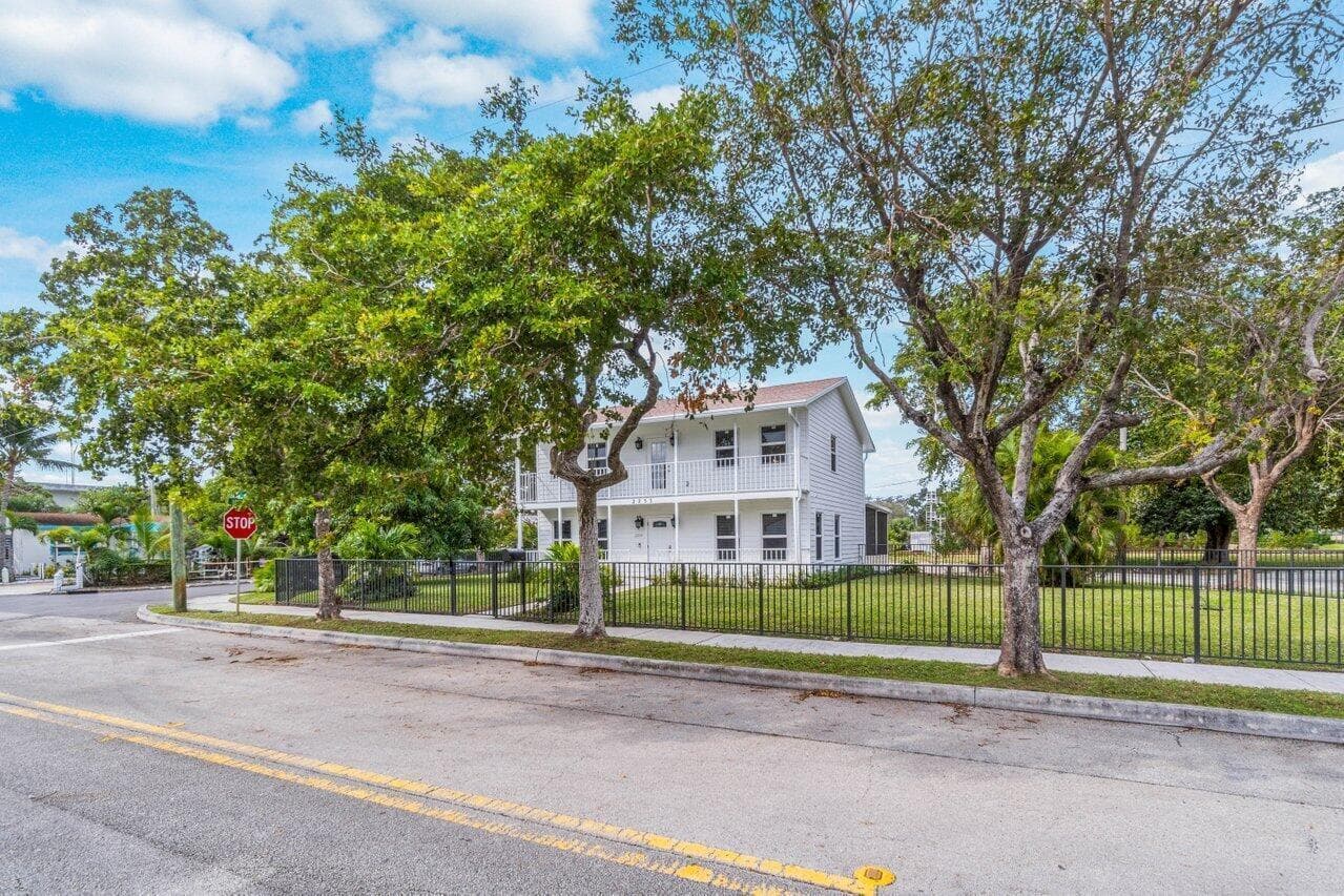 001-2233DockStreet-WestPalmBeach-FL-3340