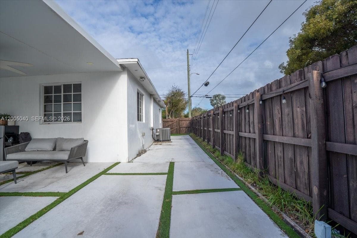 740 SW 7th Ave photo 22