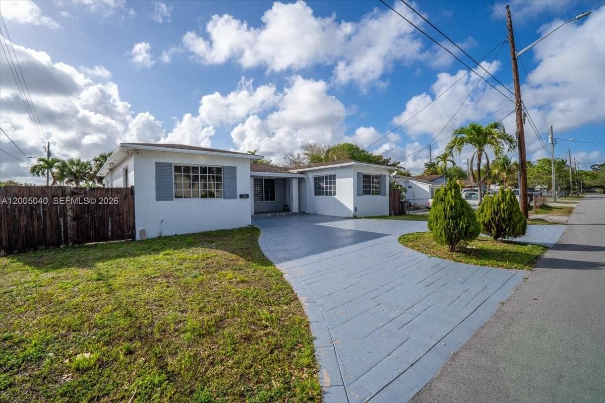 740 SW 7th Ave photo 1